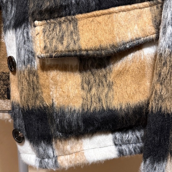 Fuzzy crop Plaid Jacket with Button Closure by Kate & Mallory women’s large - Picture 3 of 11